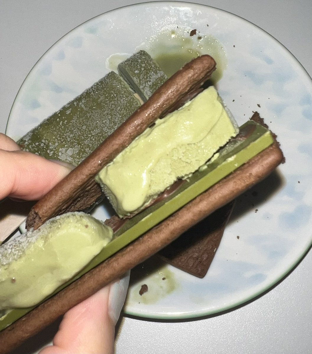 howcannotroman's tweet photo. 비쵸비 말차쇼콜라맛에 라벨리 생말차바 끼워머금 https://t.co/XUprRx775T