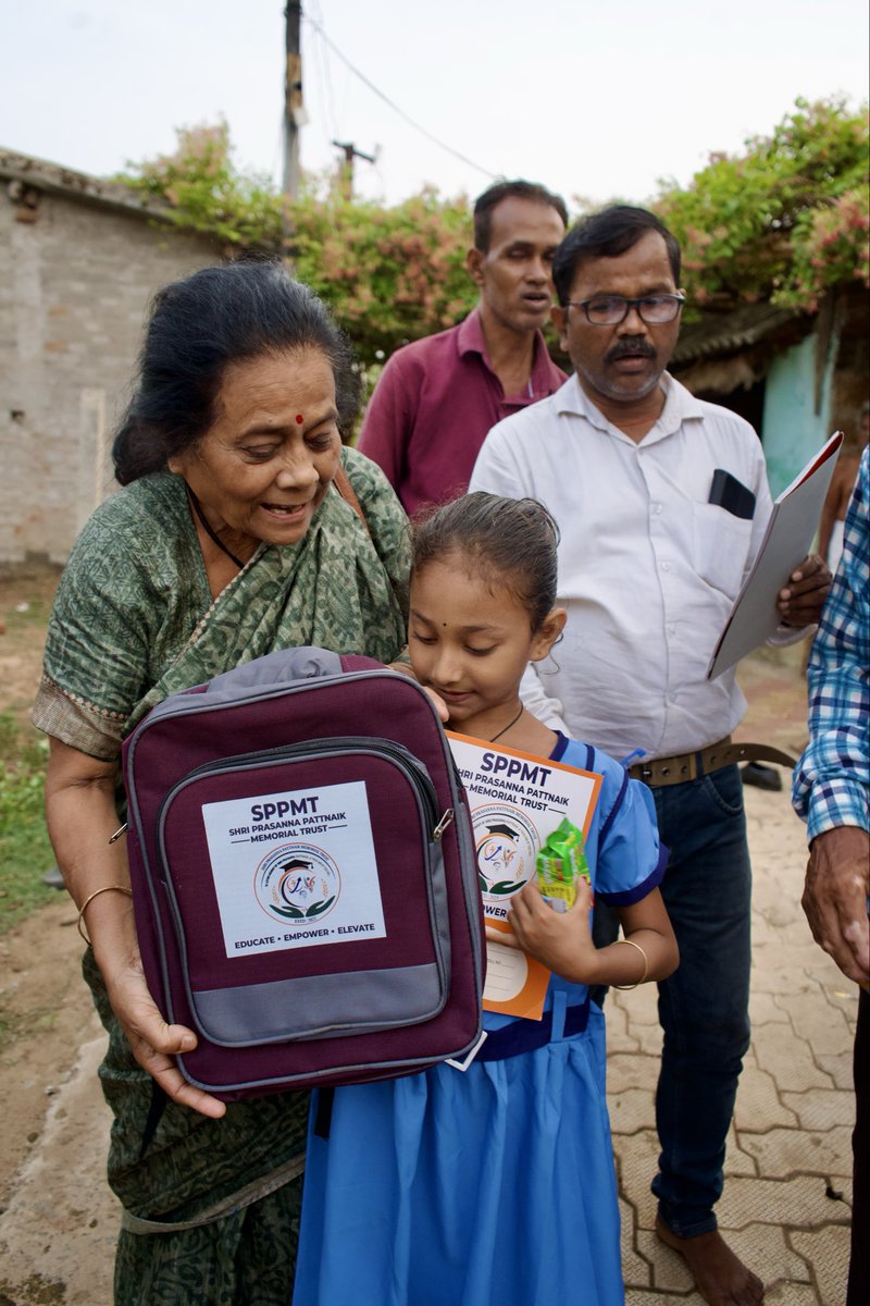 SPPMTOfficial's tweet photo. Every child deserves the opportunity to learn, dream, and succeed. 📚

In memory of Shri Prasanna Pattnaik, we distributed school bags and books to children, investing in their education and future.

Small acts of support can create lasting change.

What role do you think education plays in transforming communities?

#EducationForAll #SocialImpact #CommunityService #givingback