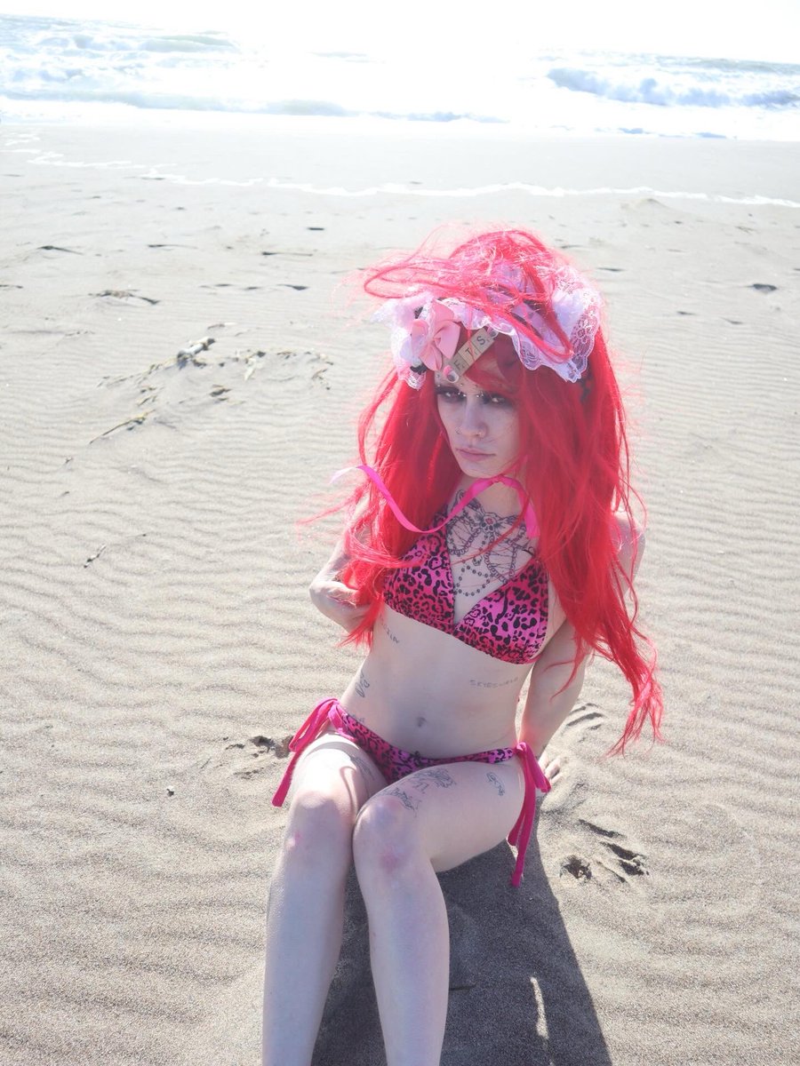 444theflies's tweet photo. Beach day https://t.co/mriqg55ddD