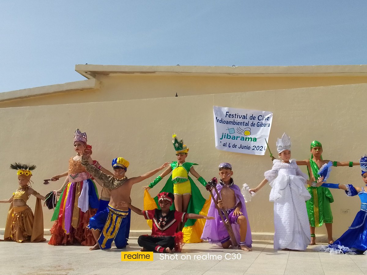 Comunicado95131's tweet photo. #Gibara#HolguínSí
#AGibaraManosYCorazon
En #Gibara se  realizó el desfile de apertura del "Festival Jibarama "
Excelente inicio del festival!! https://t.co/8dzNfXBoFU