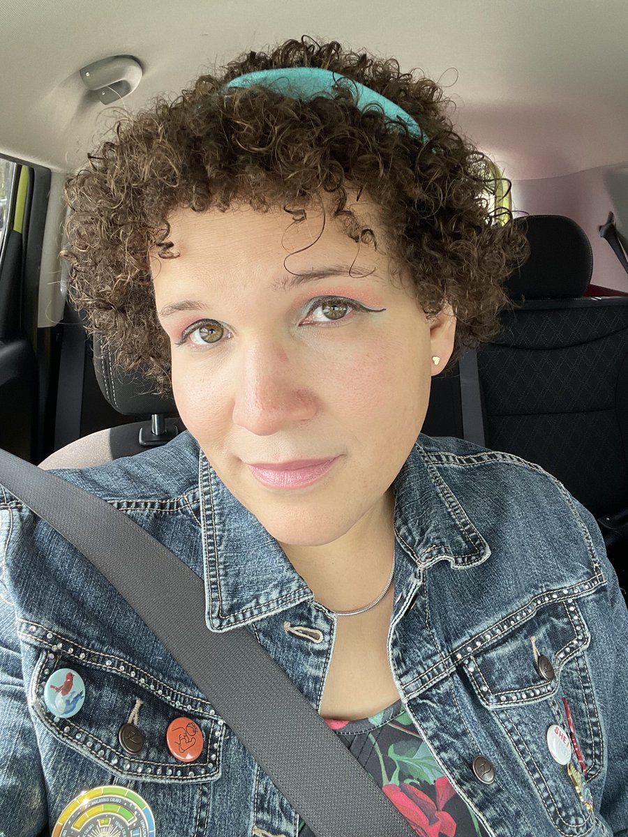 AudGee122's tweet photo. Not above some interaction/transition timeline bait for Pride month

(I’m mixed on timeline pics bc they oft punch down @ the pre-trnstn self; I try to find pics where I IMO look ~good but the vibe is “damn homie there’s inner turmoil yr aestheticized melancholy cant paper over”) https://t.co/ONkptPr1Hh