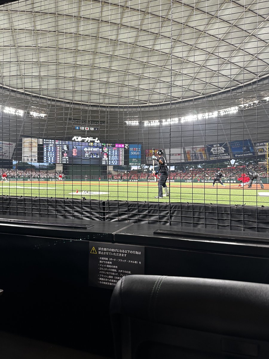 2__Iris's tweet photo. 奮発して一度は座ってみたかったアメックスPEXブロック💫
ビュッフェとソフドリ飲み放題付き
リセールで購入しました🌟
とにかく近い臨場感すごい、ご飯飲み物もすぐそばにある、トイレも近くて綺麗なので2万円の価値(リセール1席あたり)ありでした🎶
ハンバーグ本当に感動するくらい美味しかった😭 https://t.co/qNZYleyNjf