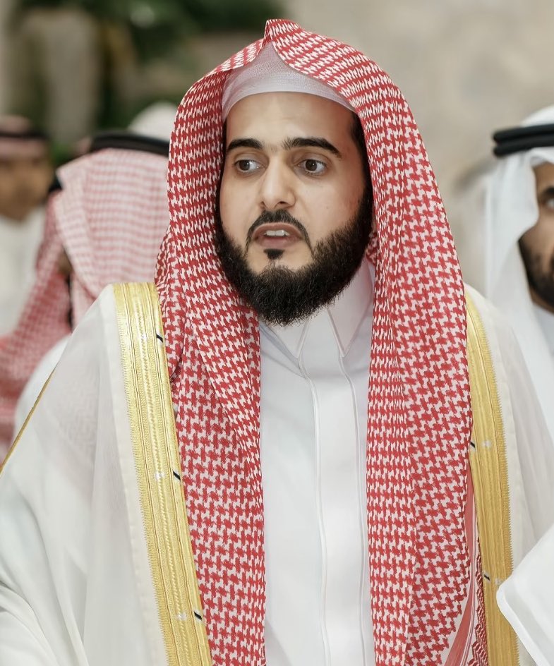 mut7DY's tweet photo. الشيخ د. عبدالله بن عبدالمحسن بن عبدالله القرافي

-سنة الميلاد/ 1409 هـ
-مكان الميلاد/ المدينة المنورة
المؤهل العلمي/ درجة الدكتوراه من الجامعة الإسلامية
-مجاز بالقرآن برواية حفص عن عاصم
-إمام سابق لعدة مساجد/ منها مسجد قباء  وجامع القبلتين
-عميد كلية القرآن
-إمام المسجد النبوي https://t.co/dhhJ3AAXXE