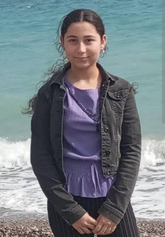 BircanYldrmm_'s tweet photo. 🆘 ACİL! 16 YAŞINDAKİ YASEMİN BOLAT KAYIP!

Antalya’nın Serik ilçesi Kadriye Mahallesi’nde yaşayan 16 yaşındaki MESEM öğrencisi Yasemin Bolat, 28 Mayıs Perşembe günü staj yaptığı kuaför salonundan iş çıkışı eve dönmedi.

 İletişim: Adem Bolat - 0541 578 86 81

#YaseminBolat https://t.co/33vMyiYitl