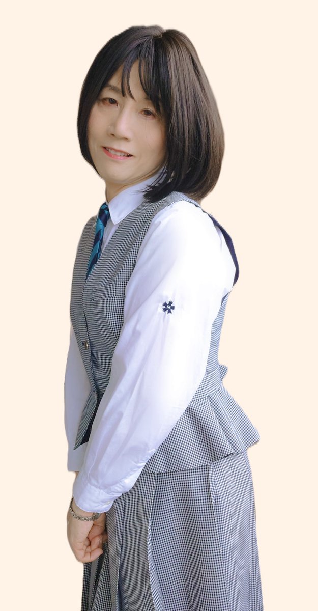 tab_lier's tweet photo. 前後は初披露かな♪
チェックのベストとスカートです🥰
これも合服ですね💕

#制服 #ブレザー #合服 #自撮り https://t.co/OSiI3fzx8L