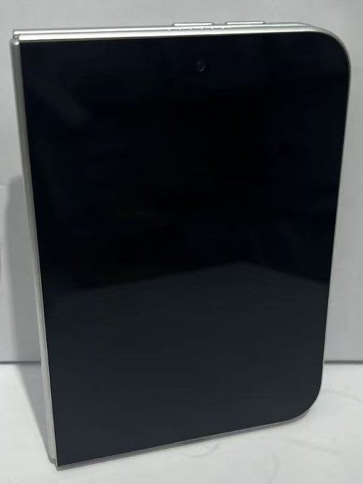 AutonomicsWeb's tweet photo. 🚨 iPhone Fold Dummy Leaks Online

A leaked #iPhoneFold dummy suggests Apple may offer the device in white only, with the inner display camera placed in the left corner instead of the center.

The foldable iPhone is also rumored to feature Touch ID rather than Face ID. https://t.co/KMHszjXuL1