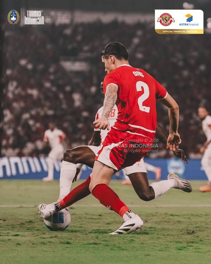 persibglory's tweet photo. tebak pomade yang dipake kevin diks?
wrong answer only.