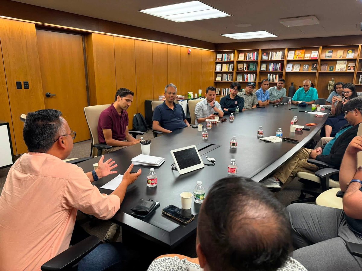 sudheerktm's tweet photo. अमेरिकाको Stanford University का प्राध्यापक, शोधार्थी र विद्यार्थीहरु माझ “Nepal in a Changing World” बिषयक छलफल गर्न पाउँदा खुशी लाग्यो । देशभित्र र बाहिरबाट हेर्दा नेपाल कस्तो देखिन्छ भन्ने अनुभूति पनि भयो । आयोजकप्रति आभार, सहभागीलाई धन्यवाद 🙏 

#stanforduniversity #hooverinstitution #califórnia #nepalstudy