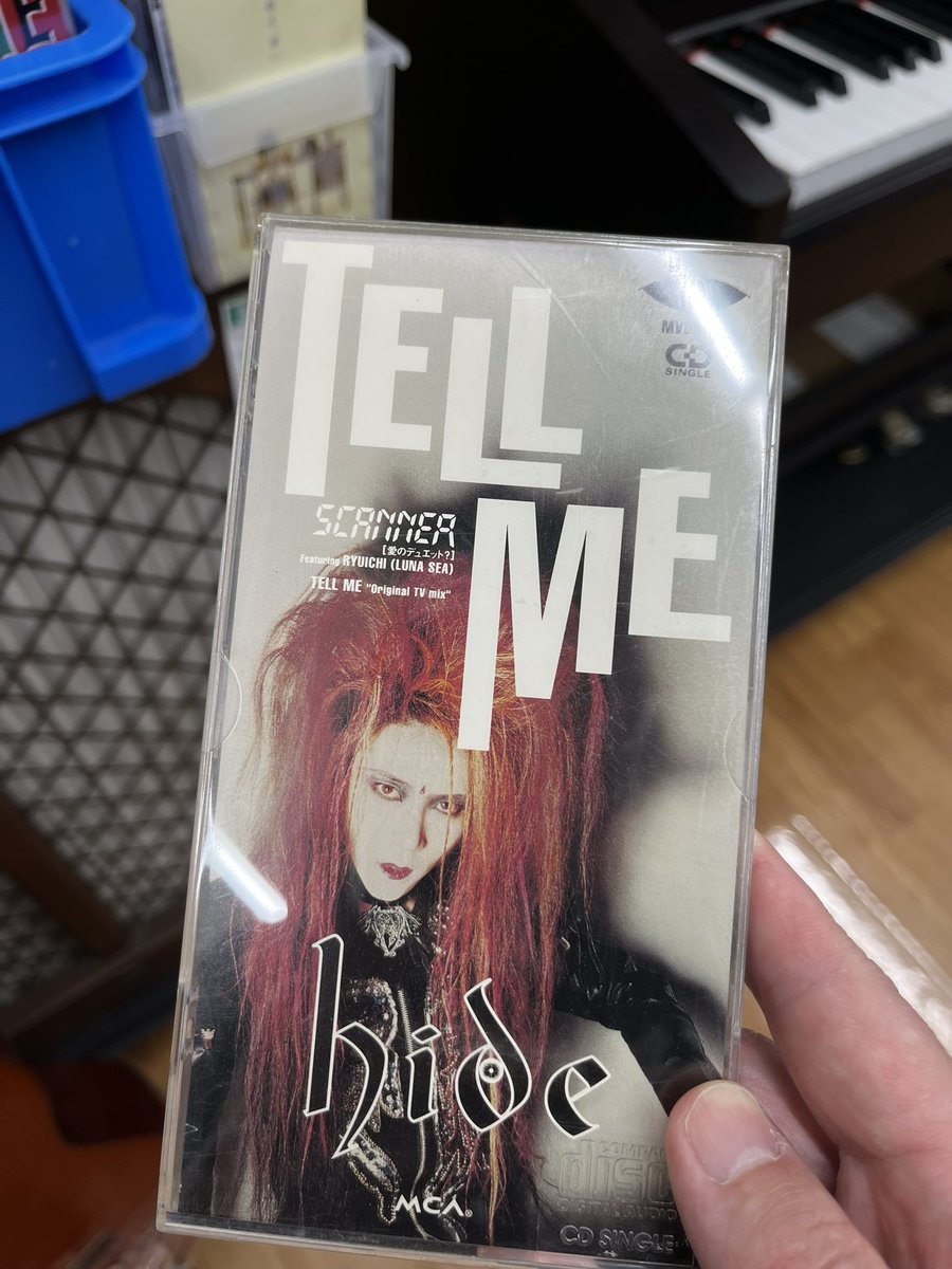Johnny3902's tweet photo. ハードオフでhideが100円だったから回収。 https://t.co/eZYRKoy5Vq