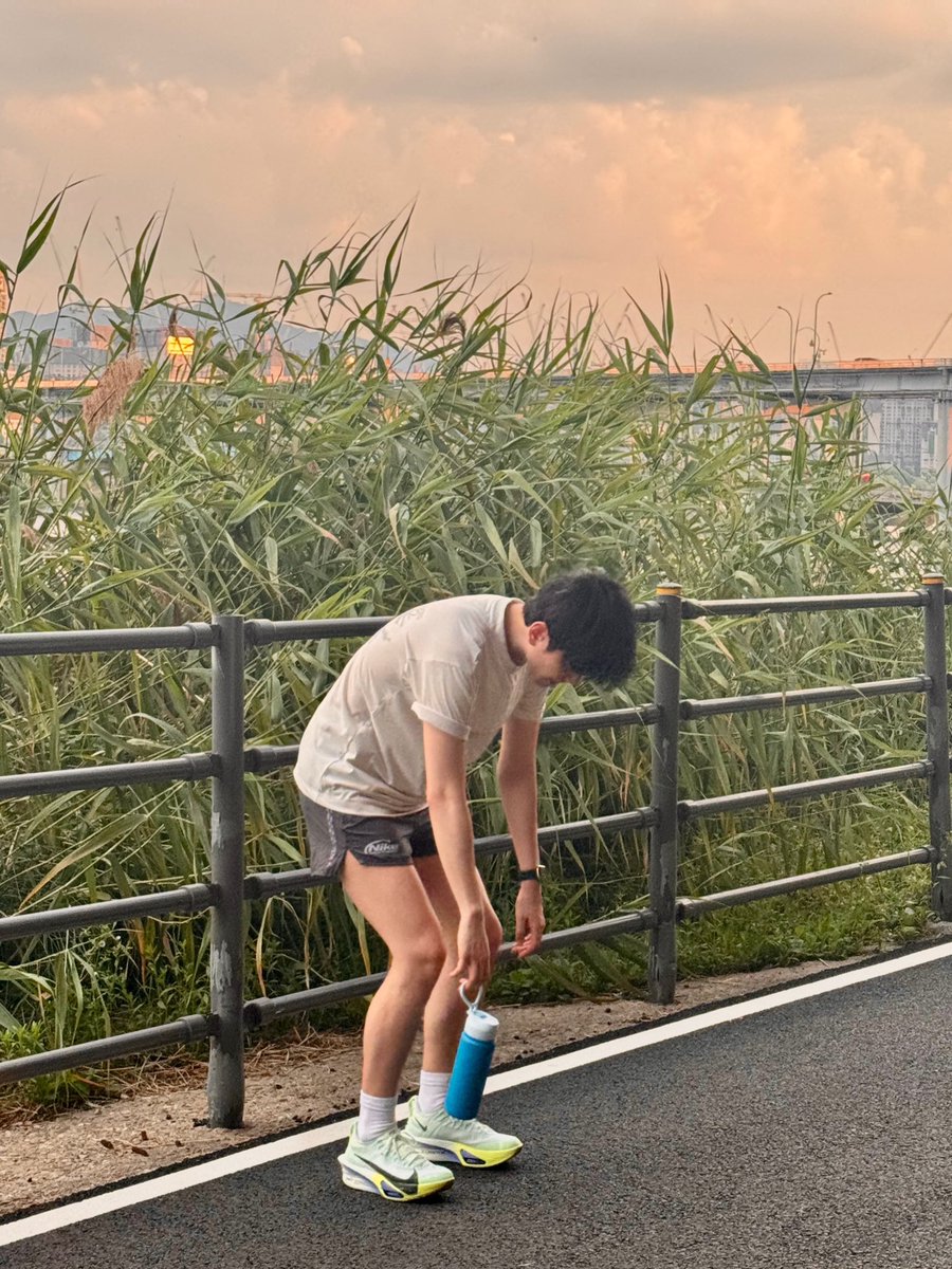 nothinls's tweet photo. baekhyun y sus shorts cortos 😍😍 https://t.co/5vxZCq848s
