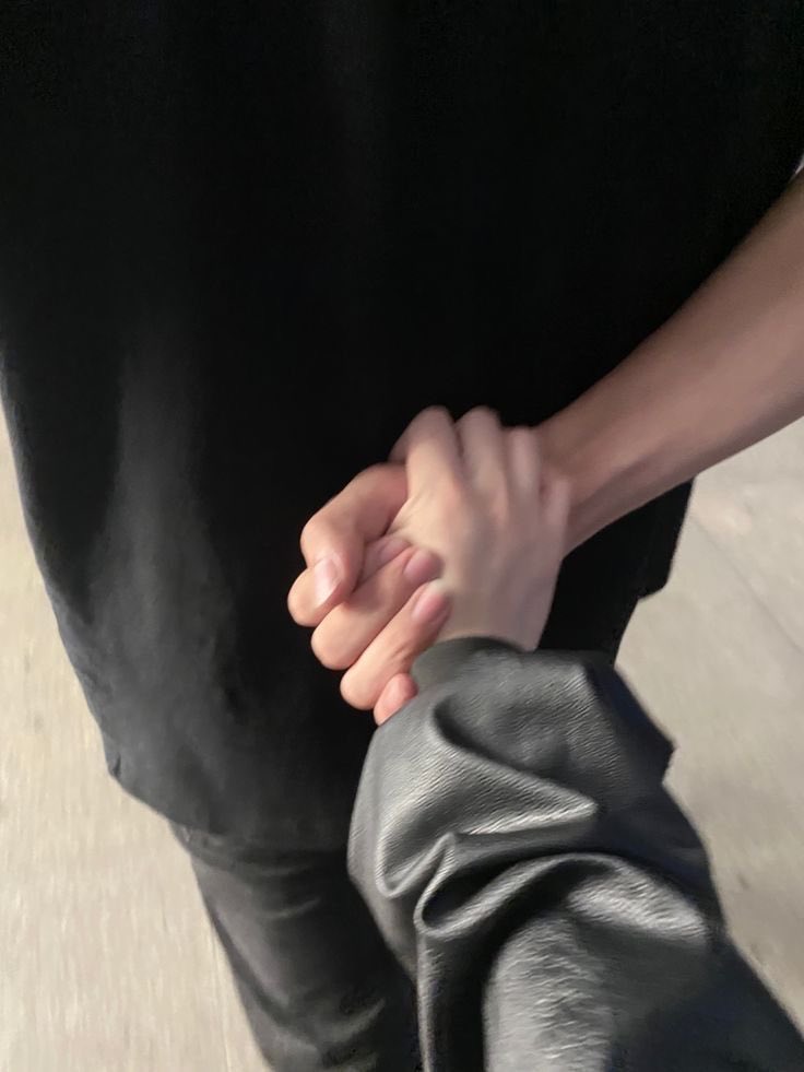 KITTYZZAM's tweet photo. 방종하고 너 오늘 웃겼다? 하고 하이파이브하면서 나가는데 형 손 안놔주고 끌고 나갈듯. https://t.co/hMO5YoBxpV