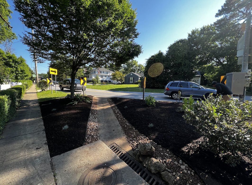 VinsTotalCare's tweet photo. Keep your garden beds looking fresh all summer long!

Call us today to schedule your summer cleanup! 443-851-1081 -or request a free estimate via this link in our profile https://t.co/xdHt3qkR7G

#GardenBedCleanup #Mulch #WeedControl https://t.co/08BtiORgRj