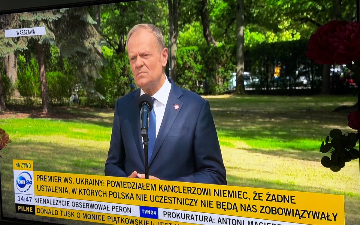 SybiKyme's tweet photo. „Niepopularne”:
Piszę dziś- bo jeszcze jest czas.
Nie oglądam już polityki. Nie żyję nią. Walczylam przez 8 lat i wystarczy. Dałam głosem władzę swoim wybrańcom, czyli @donaldtusk i @Obywatelska_KO .
Zaufałam. 
Dziś włączyłam na moment konferencję Premiera.
Nie interesuje mnie rozniecanie konfliktu z Ukrainą. Nie interesuje mnie wzniecanie konfliktu z Niemcami o reparacje, o których już wszyscy wiedzą ze się nam nie należą. Po co nam kolejni wrogowie? Malo jest ich dziś dookoła?
Nie wiem po co te tematy są podnoszone (pod publiczkę?) - bo pisowskiego wyborcy tym nie przekonacie. U naszych wzbudzacie tylko niesmak.
Nie interesuje mnie robienie tematu z dopłat dla artystów ani kolejne podnoszenie stawki minimalnej. W końcu dorżniecie pracodawców i przedsiębiorców. Też pod publiczkę?
Dajcie cos wreszcie swoim wyborcom, bo powoli mają nie tylko niesmak ale i dość.
Nie dostali tego co obiecane a dopieszczani są ludzie, którzy Wami gardzą i na Was i tak nie zagłosują, bo szczujnie działają dalej a politycy, którzy mieli być rozliczeni- hulają na wolności i dalej dezinformują🤷🏻‍♀️. Naprawdę to droga do piekła pisowskiego.
Z nadzieją na szybkie ogarnięcie się- czekamy na „ofertę”. Ale nie „po wyborach” tylko teraz.
Tik…tak…
Coraz bliżej wyborów…