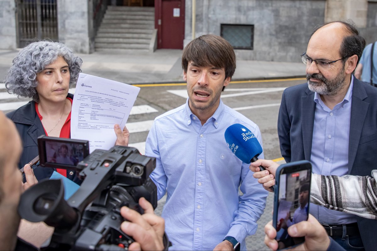 PSOETorrelavega's tweet photo. ❌ No, señora Buruaga. 675€/mes de alquiler no es un precio “asequible” para las viviendas públicas de Torrelavega

📩  Le enviamos un burofax explicándola como poder habilitar viviendas para quien más lo necesita. 

Los socialistas ya lo hicimos

⬇️
https://t.co/p0yw4vUFzf https://t.co/wZbfn5fWlC
