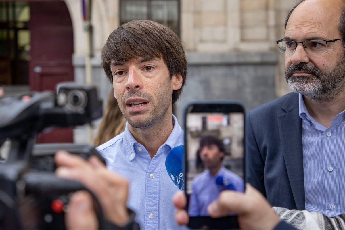 PSOETorrelavega's tweet photo. ❌ No, señora Buruaga. 675€/mes de alquiler no es un precio “asequible” para las viviendas públicas de Torrelavega

📩  Le enviamos un burofax explicándola como poder habilitar viviendas para quien más lo necesita. 

Los socialistas ya lo hicimos

⬇️
https://t.co/p0yw4vUFzf https://t.co/wZbfn5fWlC