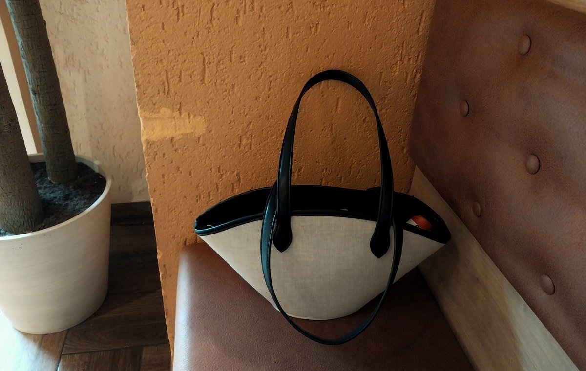 ozaysem_'s tweet photo. akşam serinliği, güzel şarkılar ve kahve✨️💌 https://t.co/jjCcWcihBV