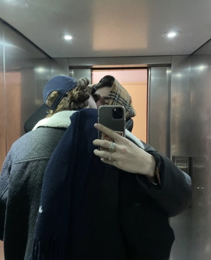 hudcocainee's tweet photo. No tenes otra opción?
Donde el novio de Shane es un tarado que no lo valora o donde su hermana es una gran ayuda! https://t.co/VW4iK8DQAP