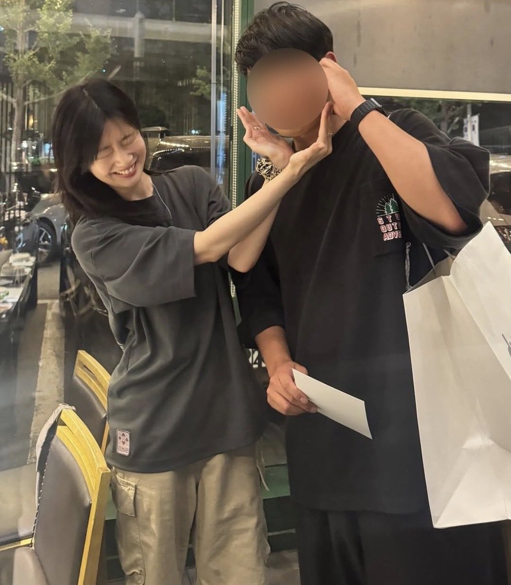 recollectionzip's tweet photo. matching wrap up shirts? 😭 dealer team is so fun haha https://t.co/KzAilqIl2W