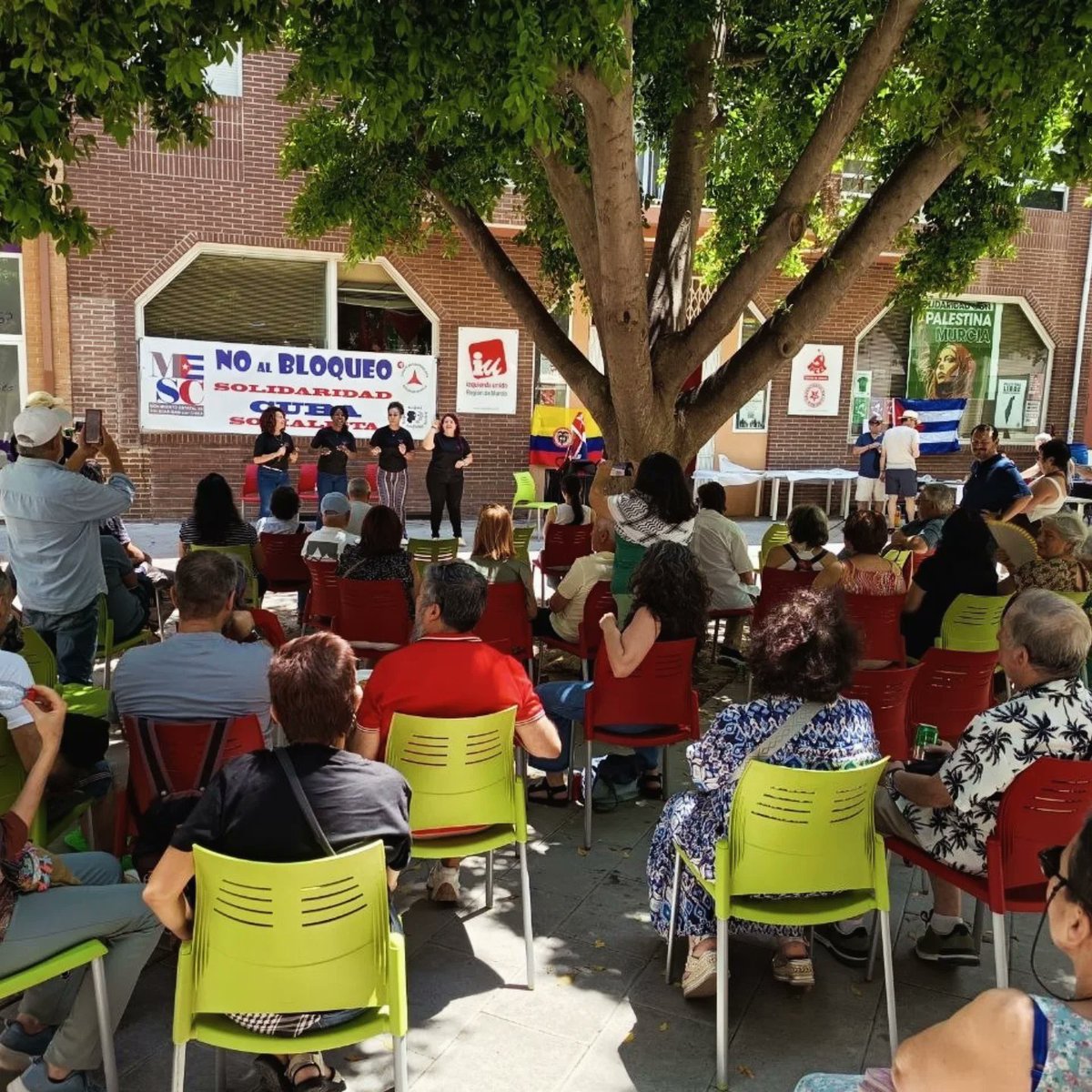pcrm_es's tweet photo. El PCRM presente hoy, 9 de junio, en una doble jornada de lucha y solidaridad. 
​Hemos participado en la manifestación por el día de la Región Murciana y en el Encuentro Solidario con Cuba.
​¡Seguimos defendiendo los derechos de la clase trabajadora y el internacionalismo! 🚩 https://t.co/KRUXu5tCV6