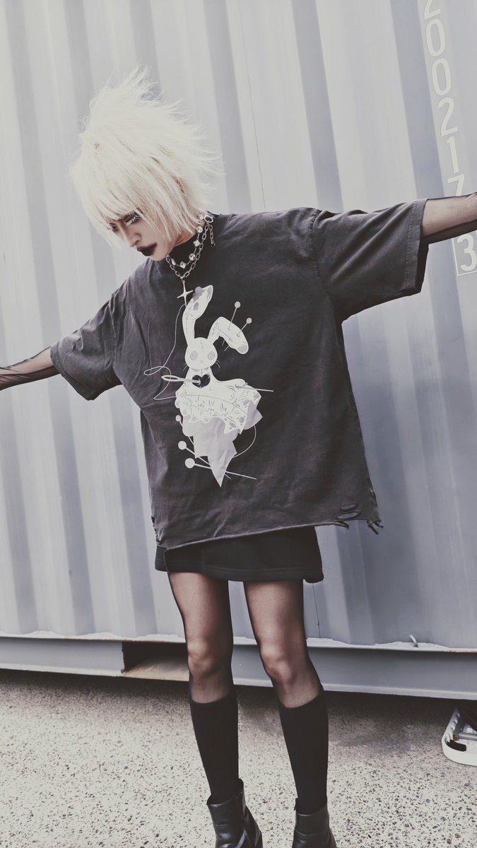 juh_o_o_fficial's tweet photo. 👻 Proud to be modeling for such an awesome brand. Check it out now! 

“Ghost Bunny is the creative outlet of founding artists and long-time friends with a love for design, fashion, and art.“

https://t.co/zmN9pCciF8 🐰 https://t.co/q9KIP8Vsfv
