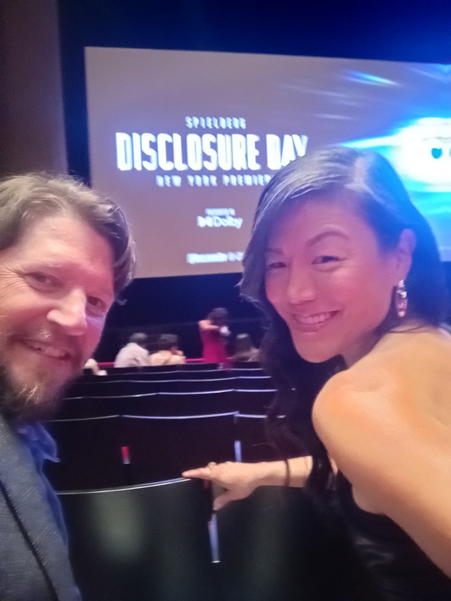 HettiennePark's tweet photo. DISCLOSURE DAY 
NYC premiere
Drops 6/12 👽💙
#serena https://t.co/5jm0eYCngU