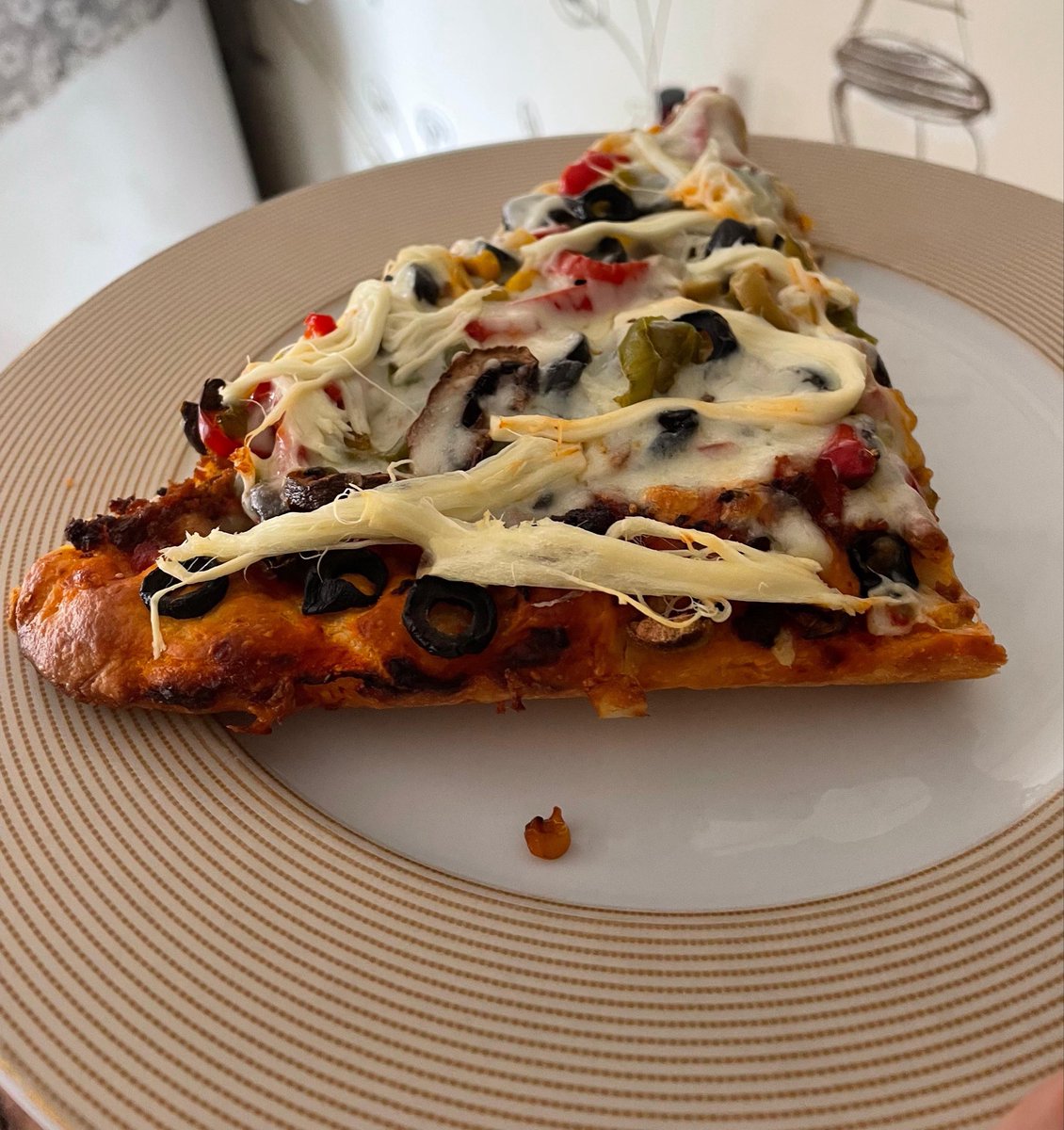 EVukuatli's tweet photo. Anne eli değmiş mis gibi ev pizzası https://t.co/Z4hXUQYr8u