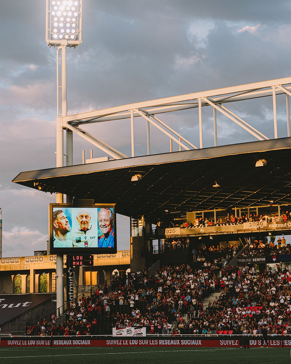OL's tweet photo. Samedi soir, à l'occasion du match de Top 14 qui opposait Lyon à Montpellier, le @LeLOURugby a célébré les 100 ans du stade de Gerland.

Il était naturel pour les deux clubs de s'associer pour cet hommage patrimonial, puisque l'OL a évolué dans cette enceinte d'août 1950 à décembre 2015, avant de laisser la place au LOU.

Ce stade de Gerland a accueilli des épreuves d'athlétisme, des concerts géants, des manifestations de gymnastique, des arrivées du Tour de France, la venue d'un Pape, une finale de la Coupe du Monde de Jeu à XIII, un match de la Coupe d'Afrique des Nations, des rencontres de l'Euro et de la Coupe du Monde ou encore une finale de Coupe d'Europe de football.

Ce stade de Gerland, bouillant samedi soir, n'avait pas oublié trois enfants de l'OL disparus depuis un an : Bernard Lacombe, Fleury Di Nallo, Bryan Bergougnoux.

Ce stade de Gerland a retrouvé son idole, Sonny Anderson. Il a donné le coup d'envoi fictif, vêtu d'un maillot floqué au nom de Bergougnoux. En pensant à ses trois amis, avec émotion, sincérité et grand respect.

En écoutant le public chanter, célébrer et aimer. ❤️💙