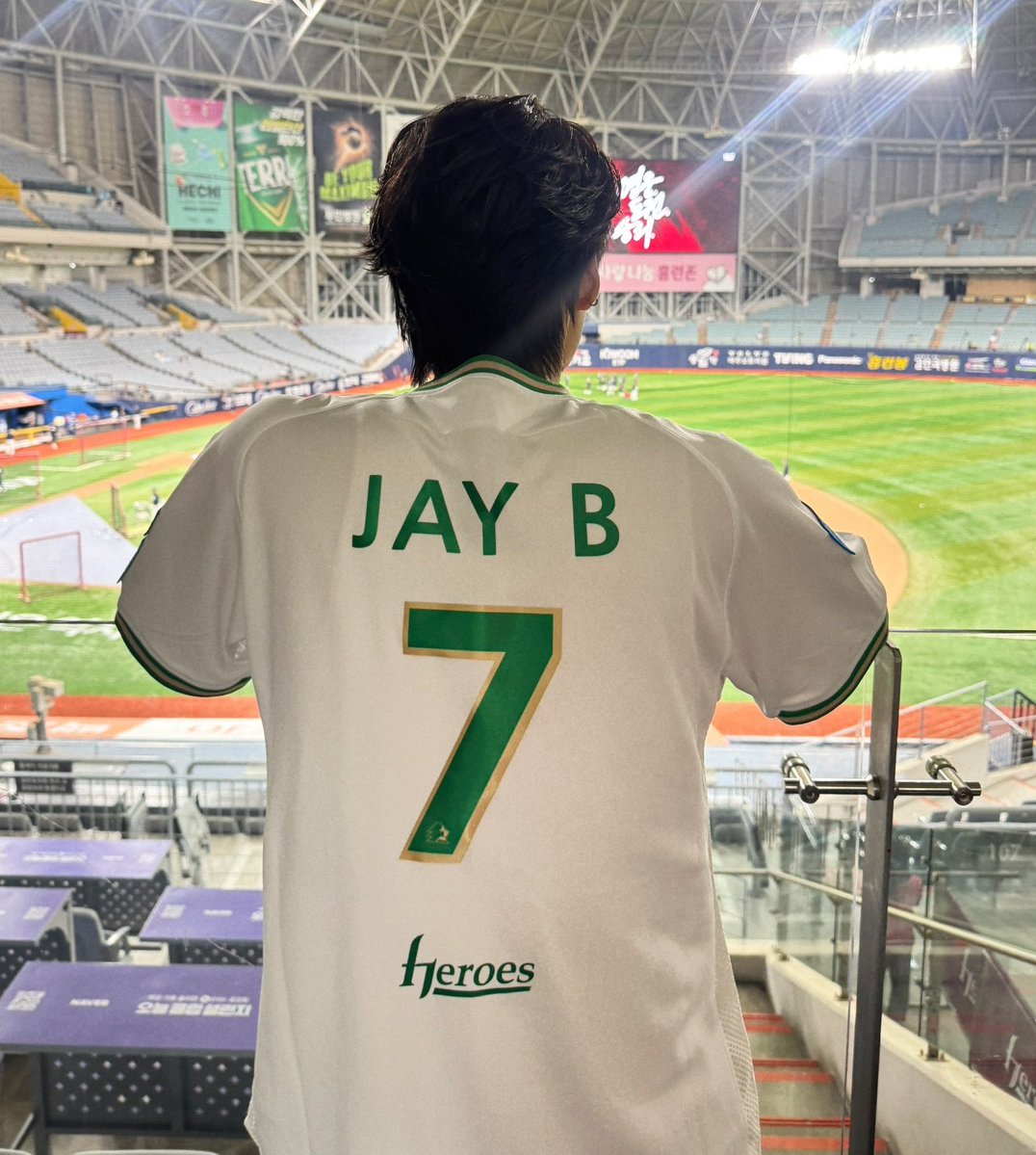 wangletloose's tweet photo. the choice of green, the number 7, and even the word 'heroes'
there's no denying that jayb is the best leader as he perfectly shows how important our 7 beloved men are 🥺🫶 https://t.co/hErKvB5ogP