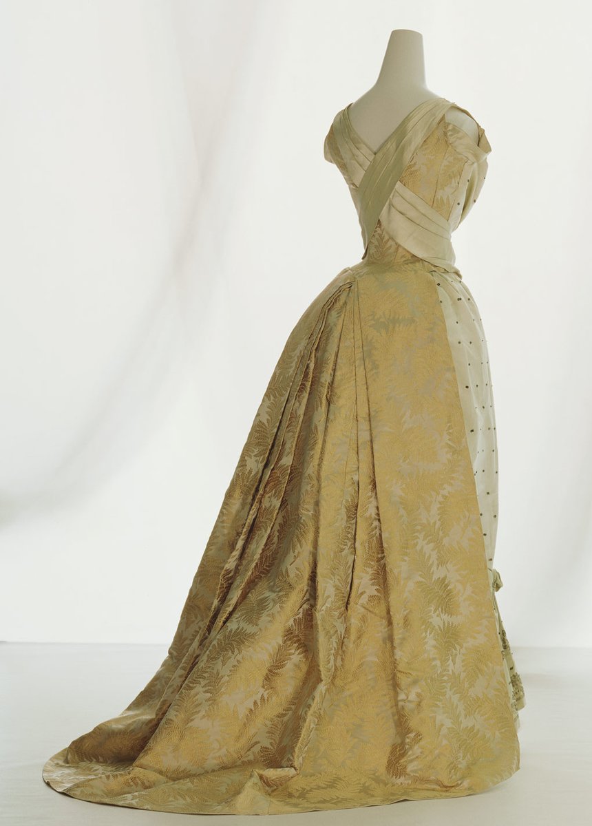 wikivictorian's tweet photo. Evening dress by Rouff, 1888. Kyoto Costume Institute. https://t.co/u4rioiL0CB