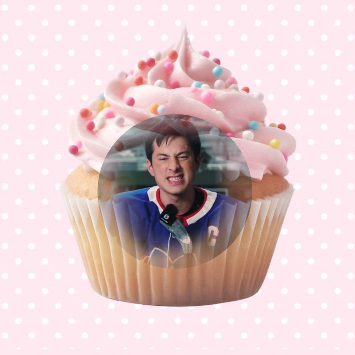 hudsnupi's tweet photo. nooo ilya don’t eat shanecake!!! 🧁🐶 https://t.co/B4mHac1RmB