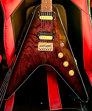 Guitarbizon's tweet photo. Let's see YOUR wood grain guitars! https://t.co/UEmTbx9UIF