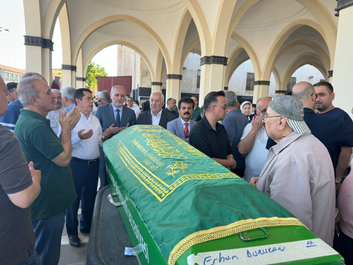 ggcemiyeti's tweet photo. Basın camiasına uzun yıllar emek veren GGC üyesi ve Objektif Dergisi İmtiyaz Sahibi, değerli meslektaşımız Mustafa Erhan Durukan’ın cenaze törenine katıldık. Merhuma Allah’tan rahmet; kederli ailesine, yakınlarına ve tüm basın camiamıza baş sağlığı diliyoruz. https://t.co/qlXrfyFAJ6