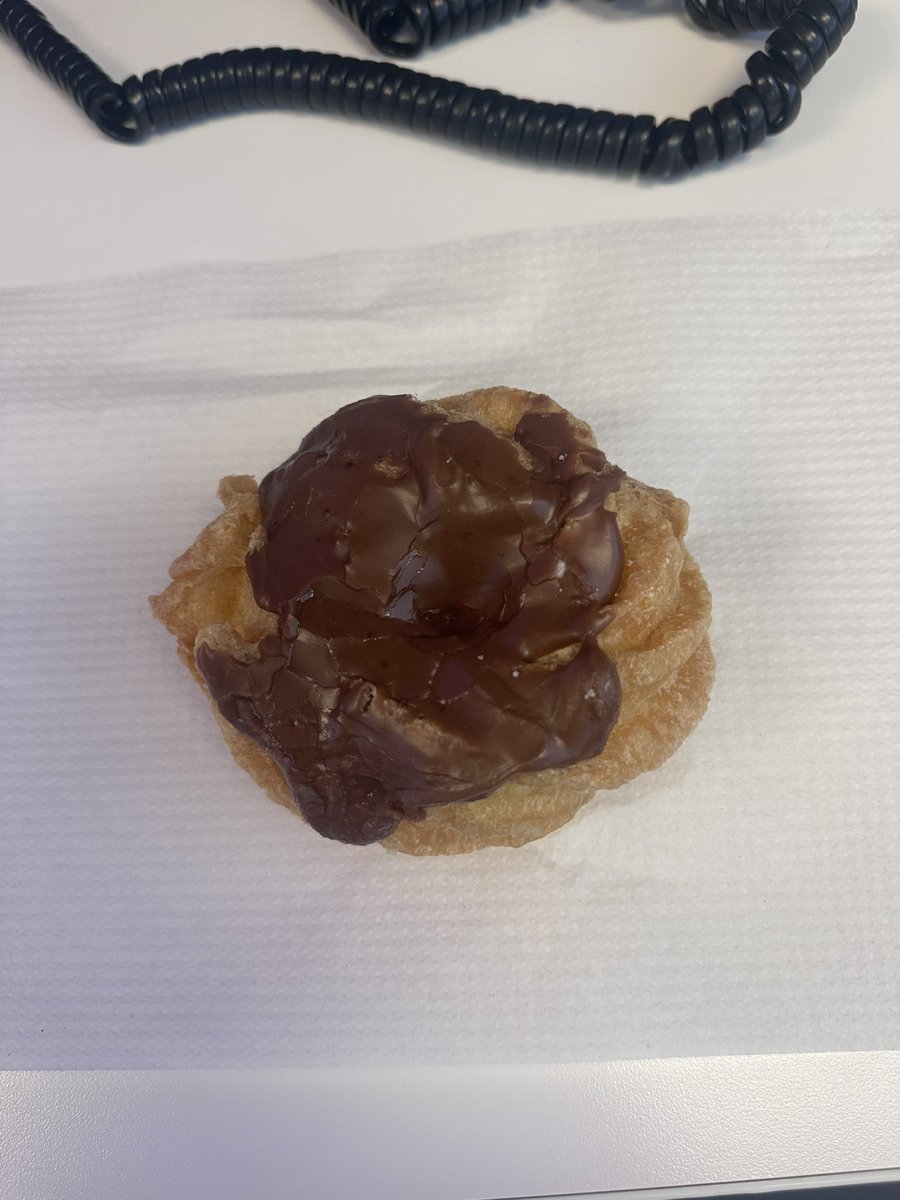 iluvmatcha11's tweet photo. Dry ass donut 😢 https://t.co/4Spq2KqUha