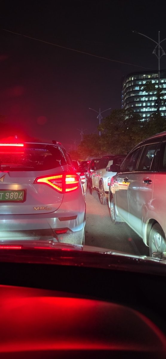 manishmk14's tweet photo. @CVAnandIPS where is your team? Opposite AIG hospitals Gachibowli, 30 minutes stuck at one place... Just not moving... @CYBTRAFFIC. Is this world class city? Colossial waste of fuel https://t.co/zcJW8N9xAL