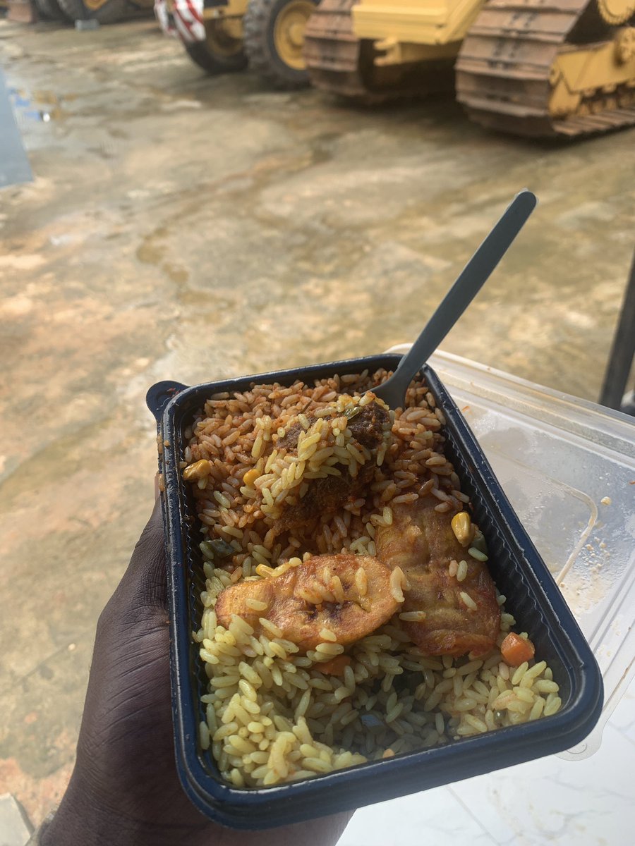 MoweTwitta's tweet photo. Item7go sharing free food on their official opening 

📍 Ibafo https://t.co/8MvuBZo2XT