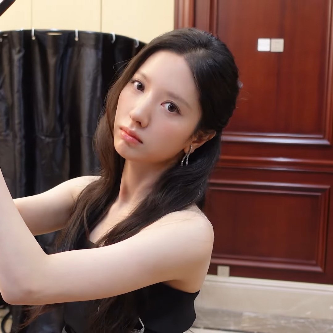 sillysone's tweet photo. She's ridiculously pretty 😭 https://t.co/Xh8153ERMM