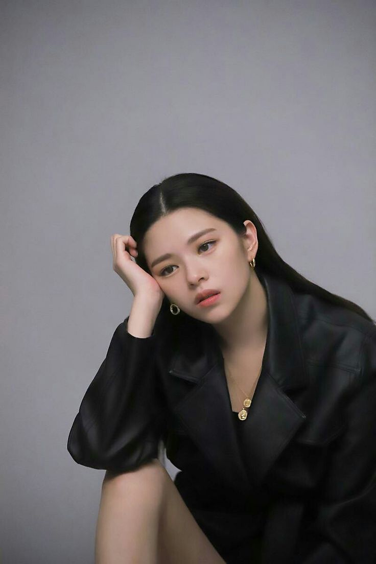 sinkmooon's tweet photo. agora uma opinião impopular: 

Eu 》sempre《 achei a Jeongyeon a membro mais bonita do Twice. 
Só deus sabe o que eu sentia em 2019 vendo essas fotos dessa mulher. https://t.co/CrlrK0WLDY
