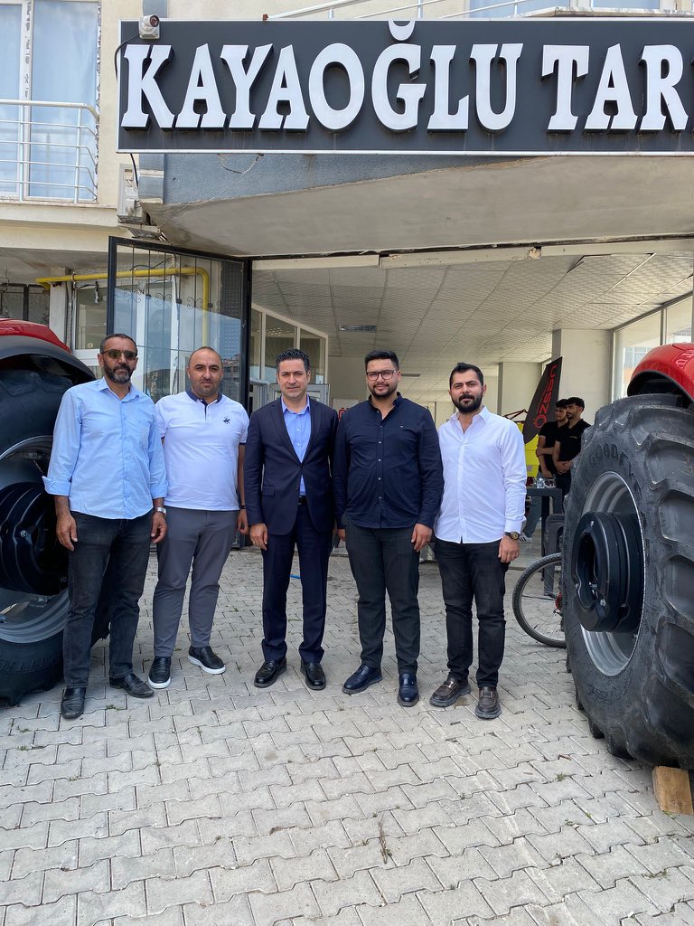 ahmetbllc's tweet photo. Kayaoğlu Tarım Makineleri’nde kıymetli dostumuz Muhammet Kayaoğlu’nu ziyaret ederek istişarelerde bulunduk. Misafirperverlikleri ve samimi ev sahiplikleri için kendilerine teşekkür ediyor, çalışmalarında kolaylıklar ve bereketli kazançlar diliyorum. https://t.co/lSy74pXkoy