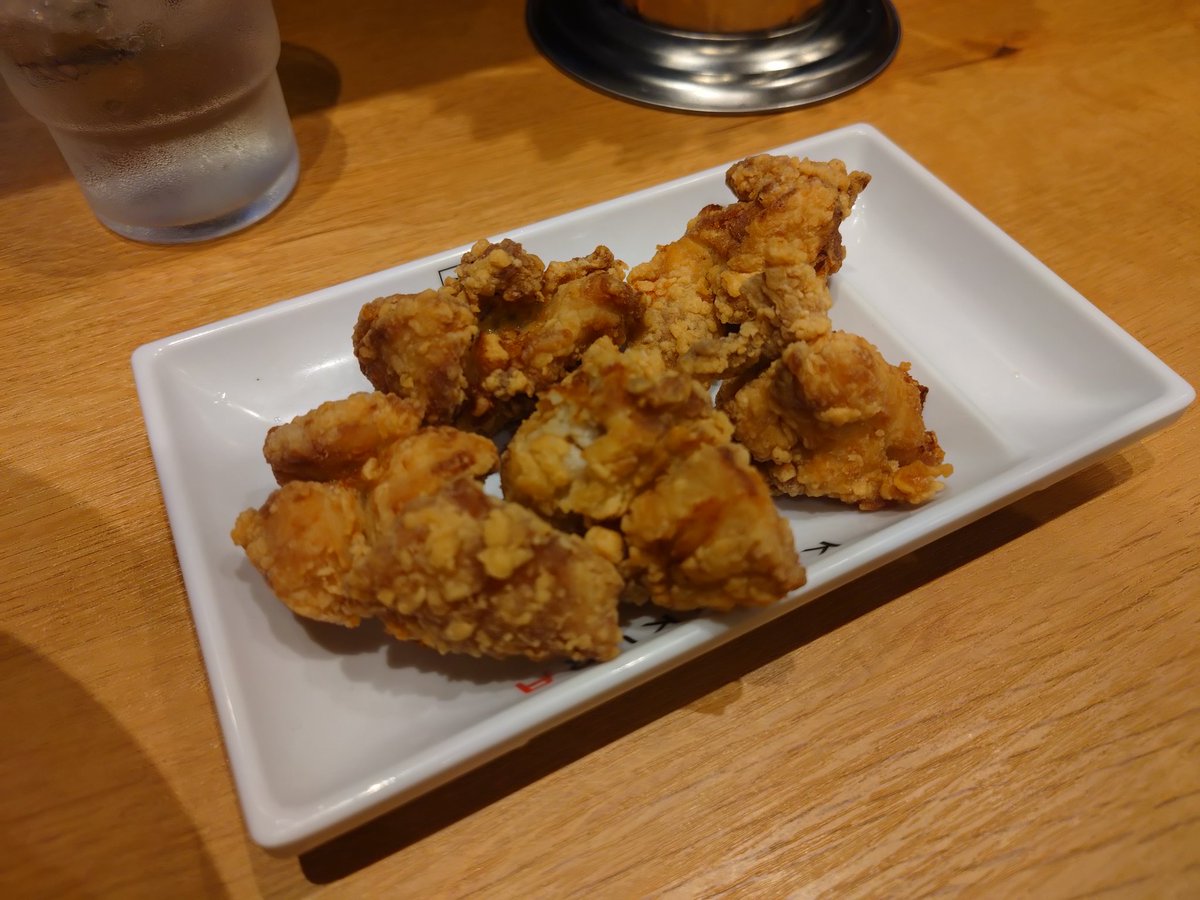 tanrenking's tweet photo. 神座のチャーハンと唐揚げ
すごい普通やった(笑) https://t.co/HdsKwf3AQM