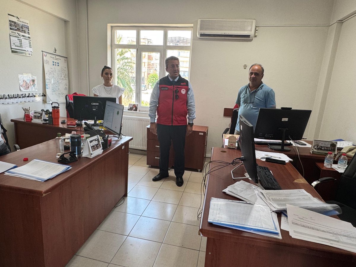 bergamailcetar's tweet photo. İzmir İl Tarım ve Orman Müdürümüz Kahraman AKDOĞAN ve Bitkisel Üretim ve Bitki Sağlığı Şube müdümüz Engin Altunoğlu ilçe müdürlüğümüze yapmış oldukları nazik ziyaretleri için teşekkür ederiz. https://t.co/Wt7g62VfJ7