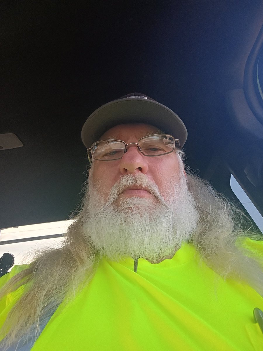 frankie_wray's tweet photo. Who is in Alabama that's wants to be my girlfriend or wife https://t.co/s0C2EFOBNi