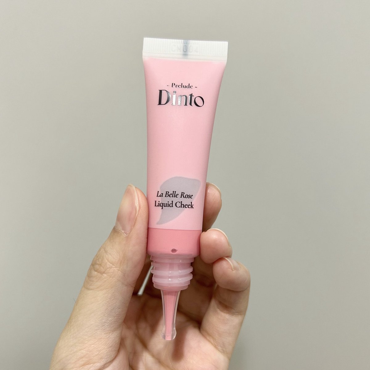 mutmeeqq's tweet photo. บลัชของ Dinto คือเริ่ดจริงง ชอบ La Belle Rose Liquid cheek มากก บลัชเนื้อนุ่มลื่น เกลี่ยง่าย สีชมพูน่ารักกๆ ทาแล้วแก้มดูสุขภาพดี ใครชอบบลัชโทนชมพู แนะนำสี 64 เลยย น่ารักจริงง💖 #DintoTH https://t.co/fRTyBbwnuL