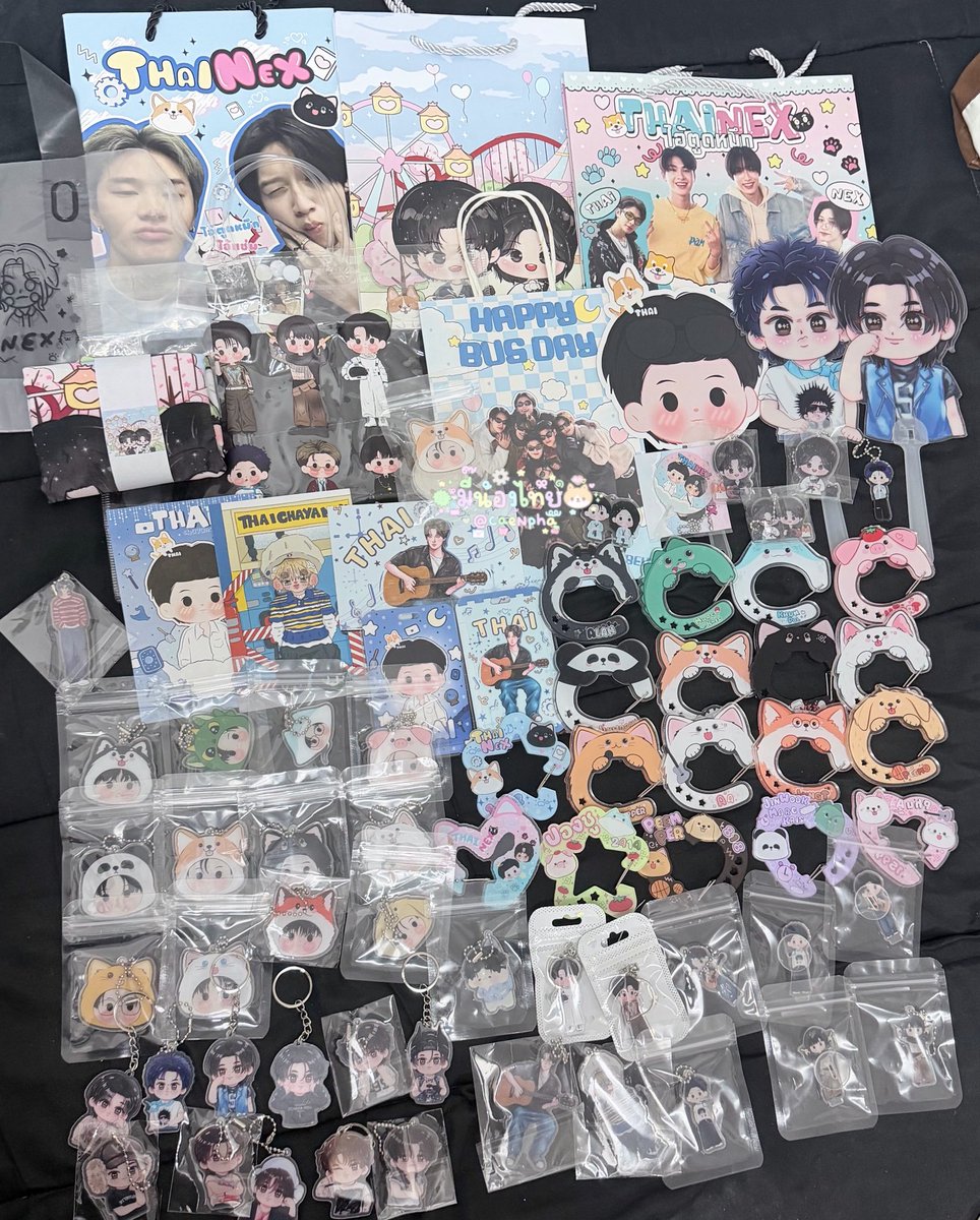 CaeNpha's tweet photo. ป้าแก่ขอบน!! ถ้ากดบัตร6500 ได้ครบ3 วัน 
แจก Giveawayที่เราทำทั้งหมด 1 เซ็ต1คน 
 (ปล.ตามรูป ที่เหลือหาไม่เจอ )  
เงิน 194.2฿ จำนวน2 คน ค่ะ 
#BUS_LIGHTASONE https://t.co/McwoHfhqwD
