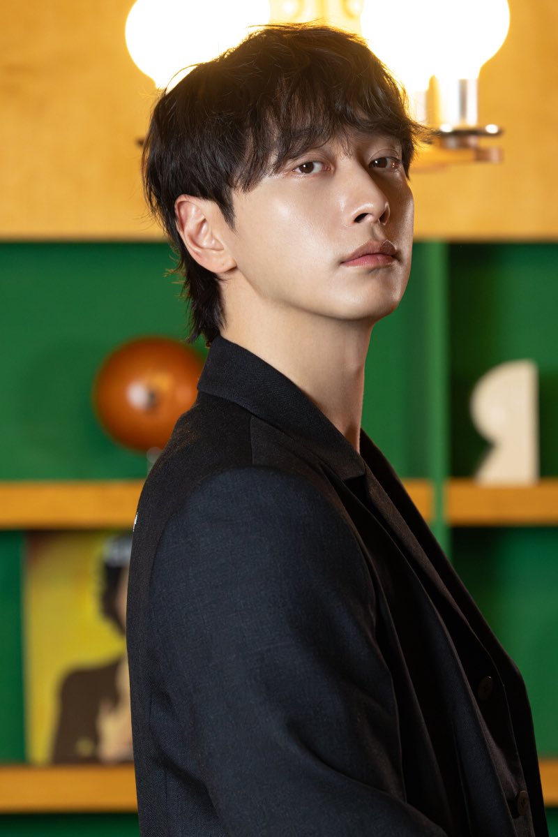 2PMesicy's tweet photo. “완성형을 향해 가는 과정”

「完成形を目指す過程」

まだ先を目指すチャンソン。
かっこよすぎる！💜🥺

ソロで磨き上げた魅力が集合して
6人になると一瞬であの2PMに戻る。
家族のように仲良しな6人が愛おしい☺️

#2PM #황찬성 #チャンソン

https://t.co/lH68nDXzKY https://t.co/V7LzrTUkU2