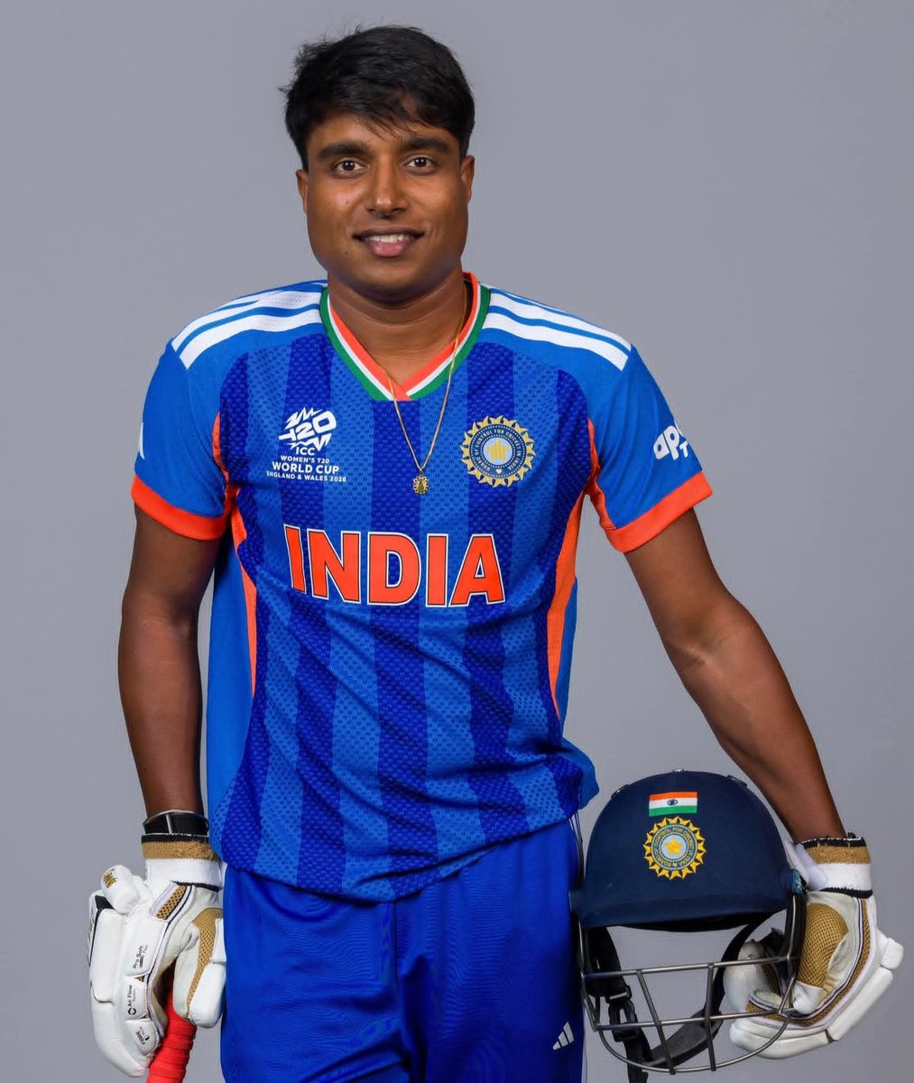 Mamtasulaniya's tweet photo. इनका नाम भारती फूलमाली है 

इनका चयन भारतीय महिला T-20 वर्ल्डकप टीम में चयन हुआ 

लेकिन आज सोशल मिडिया पर निक्क्मे लोंग इनको ट्रॉल कर रहे है क्या इनके माँ बहन नहीं है 

देश की महिला खिलाडी के लिए नस्लीय शब्दो का व भेदभाव शब्दो से टिप्पणी कर रहे है 

इनका लुक्स कों लेकर व चेहरा के लोंग कर ट्रॉल कर रहे है 😭

परिवार ये लोंग अपनी माँ बहनों से इसी तरह बोलते होंगे इनके शर्म नाम की चीज नहीं है 

इन्होने वेस्टइंडिज टीम के खिलाफ 56रन बनाये और 4 विकट लिए थे वार्मअप मेंच में