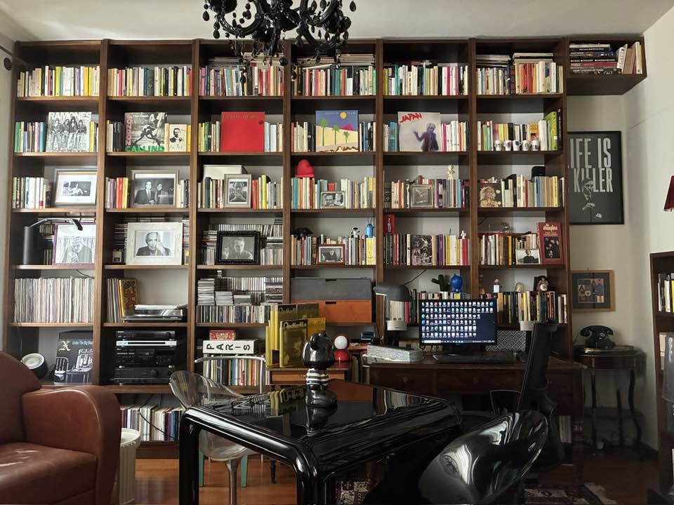 RobSaporito's tweet photo. La mia libreria, e il luogo dove scrivo. #scrivere #leggere #libreria #scrittore #libri https://t.co/eOl8rvzjDC