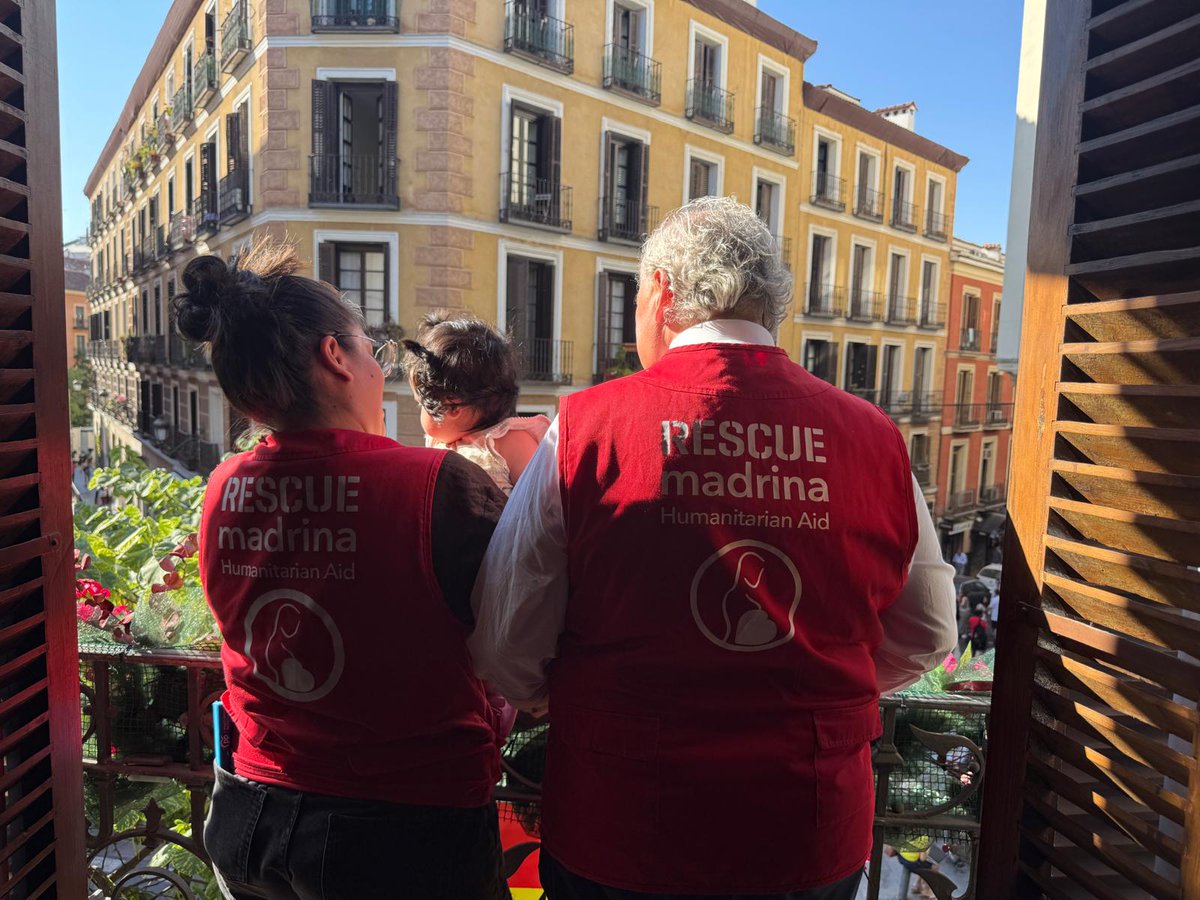 FMadrina's tweet photo. Renata nació contra pronóstico. Su madre se negó a abortar. 

Ayer, el mismo día que el Papa pedía en el Congreso proteger toda vida desde la concepción, bendijo a Renata en la calle Mayor 37. 

Esto es defensa de la vida. Esto es Madrina.

#FundacionMadrina #HistoriasDeEsperanza #MujeresQueInspiran

https://t.co/FK4ncc7Zmz