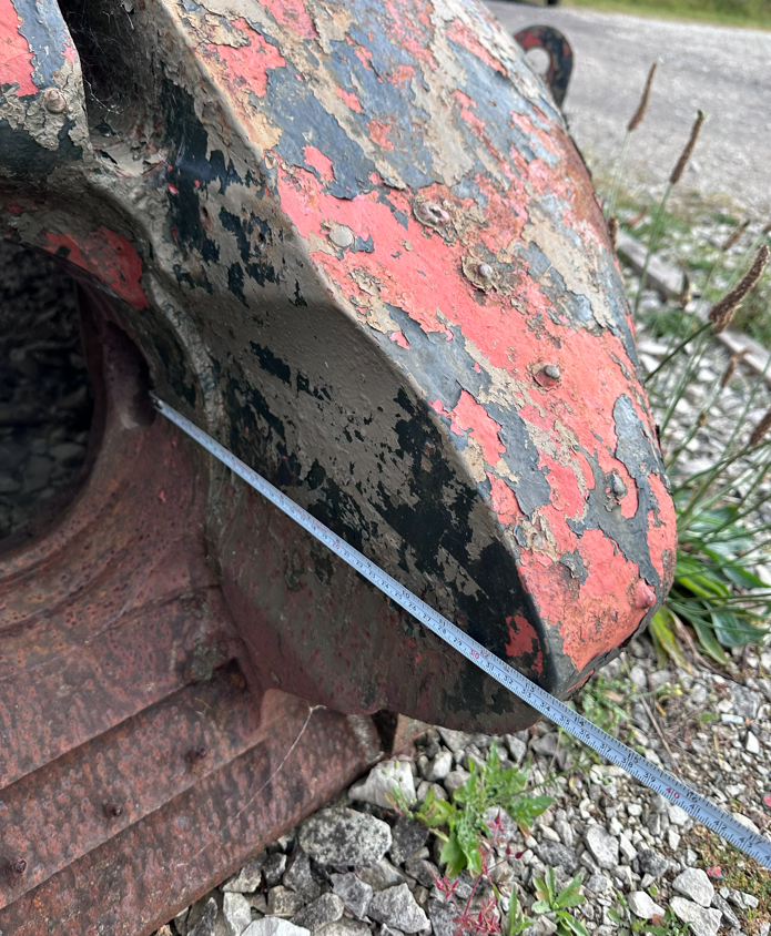 FWD_Publishing's tweet photo. Another carpark guardian at The Tank Museum Bovington is this Chieftain turret. The casting is more than a foot (300 mm) thick in places at the front as well as being an aesthetically pleasing shape to the curviness of it as well. #tanks https://t.co/zbXsoYQU6B