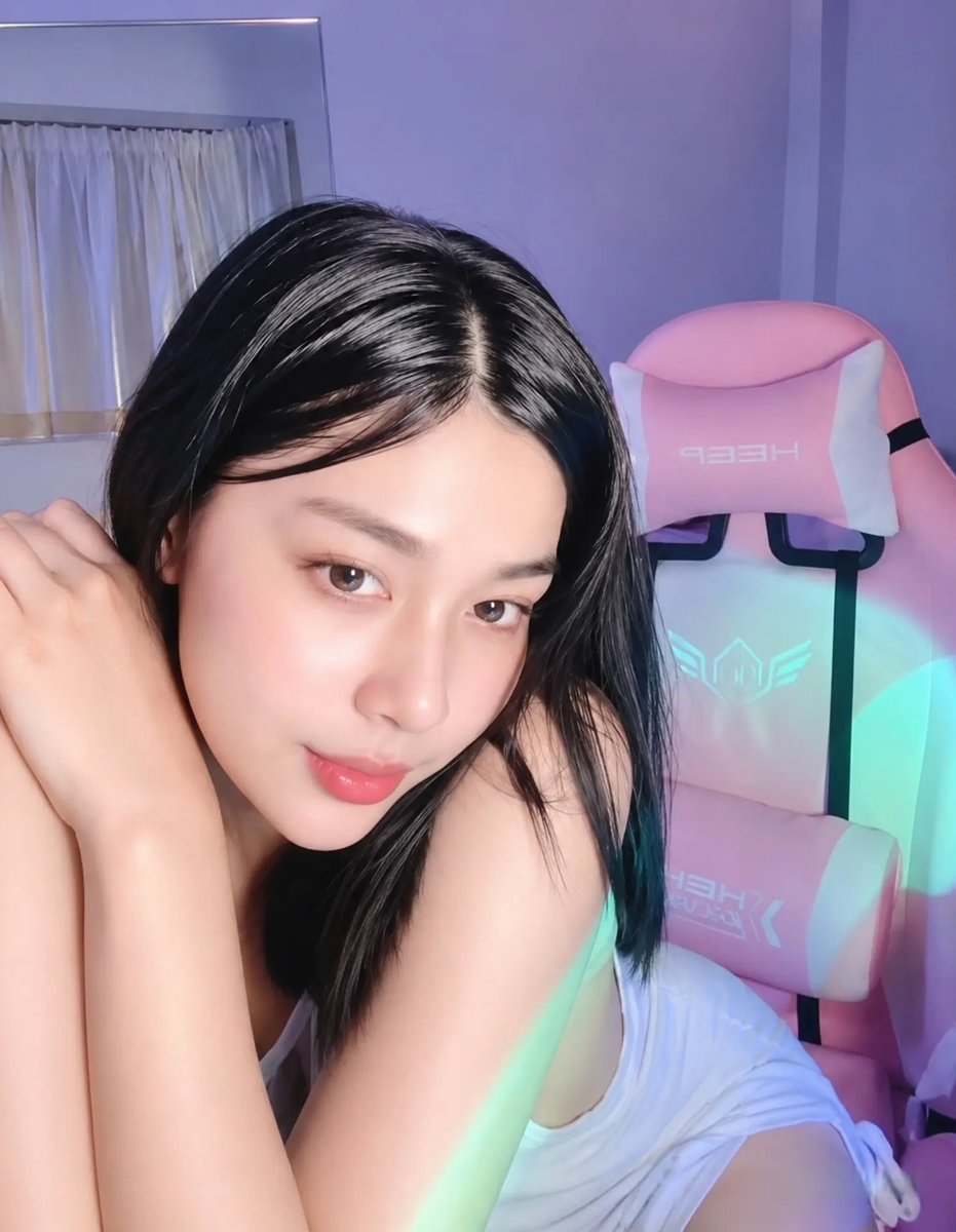 PinaySil0g's tweet photo. Beautiful Pinay! 😍
Vote here ➡️ https://t.co/RMpTUuOl2I
Name: B*** J***
📷: 4
🎥: 9
#pinayalter #viral #trending #Pinay #alterpinayph #alterbagets https://t.co/Ws9hMAls9e