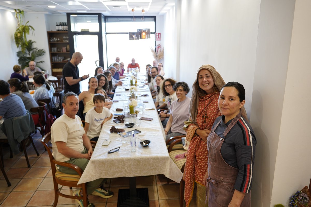 riba_roja's tweet photo. Un almuerzo valenciano, un cremaet compartido, los sabores del menú visigodo o los dulces de nuestros hornos tradicionales forman parte de la experiencia de visitar #RibaRojadeTúria. 🍴

Estas vacaciones, saborea Riba-roja. 🔗 https://t.co/YqprgCbuPD

#Gastronomía #PSTDRiba_roja https://t.co/dWwziqxLLI